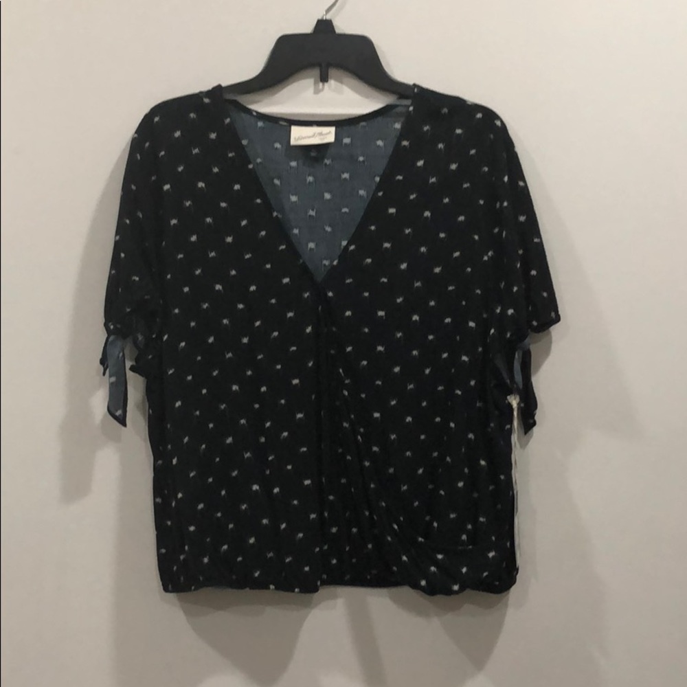 Universal Thread Knot Sleeve Top